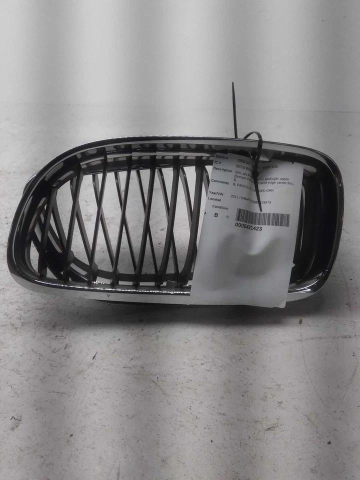 Used Right Upper Grille fits: 2011 Bmw 328I Sdn w/M-aerodynamic package upper bu Foto 2 de 4