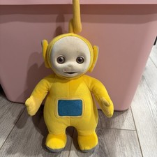 Vintage 1998 TELETUBBIES 9" Laa Laa Fuzzy Face Plush Doll Yellow Toy.