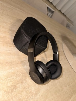 Beats by Dr. Dre Solo³ Kabellose Ohraufliegende Kopfhörer - Mattschwarz