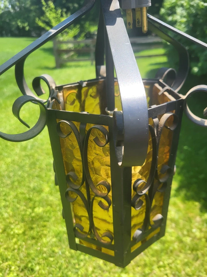 古董哥特式西班牙复兴铁琥珀玻璃吊灯灯具 — 第 3/4 张图片