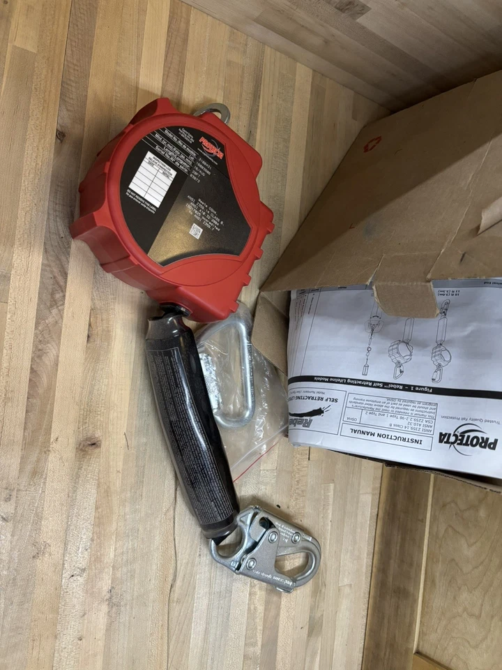 REBEL, 3590600, PROTECTA RETRÁCTIL 66 FT 420 LB Y DBI SALA ARNÉS 480 LB COMBO  Foto 3 de 4