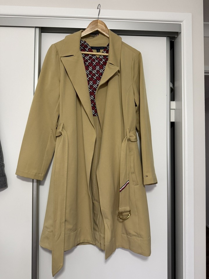 TOMMY HILFIGER *Size M* Classic Beige Trench Coat