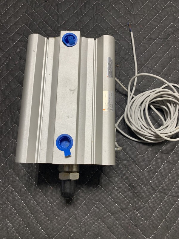SMC NCDQ2A100-100DC air cylinder with sensors 