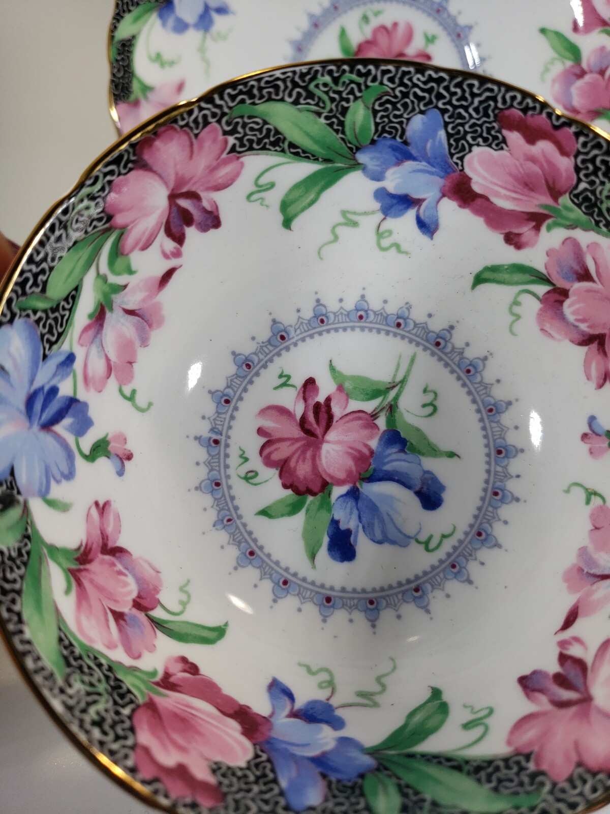 Exquisite Floral Paragon Bone China Tea Cup And Saucer