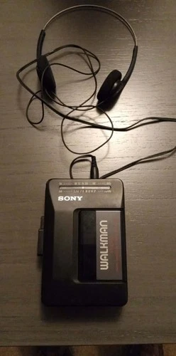 Vintage Sony WALKMAN (WM-F2015) AM/FM Radio & Cassette Player ... 1990s
