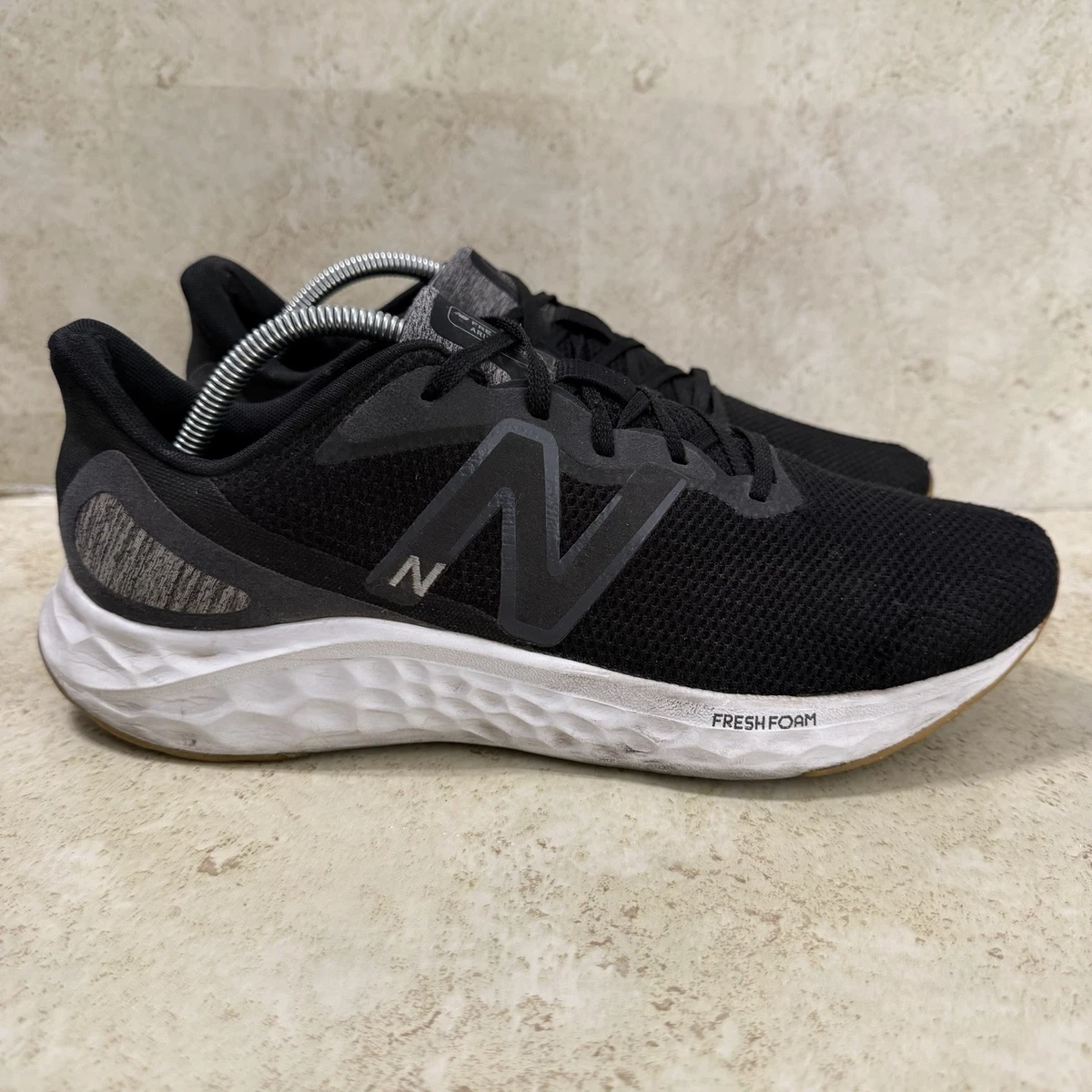 New Balance Fresh Foam Arishi v4 Black Silver Gum for Sale  display picture 2