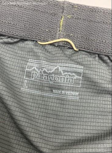 Men's PATAGONIA Green Shorts - Size Large - Picture 3 of 6