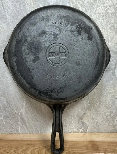 Vintage GRISWOLD Erie No. 6 Cast Iron Pan / Skillet Double Pour Spout, 9 in.