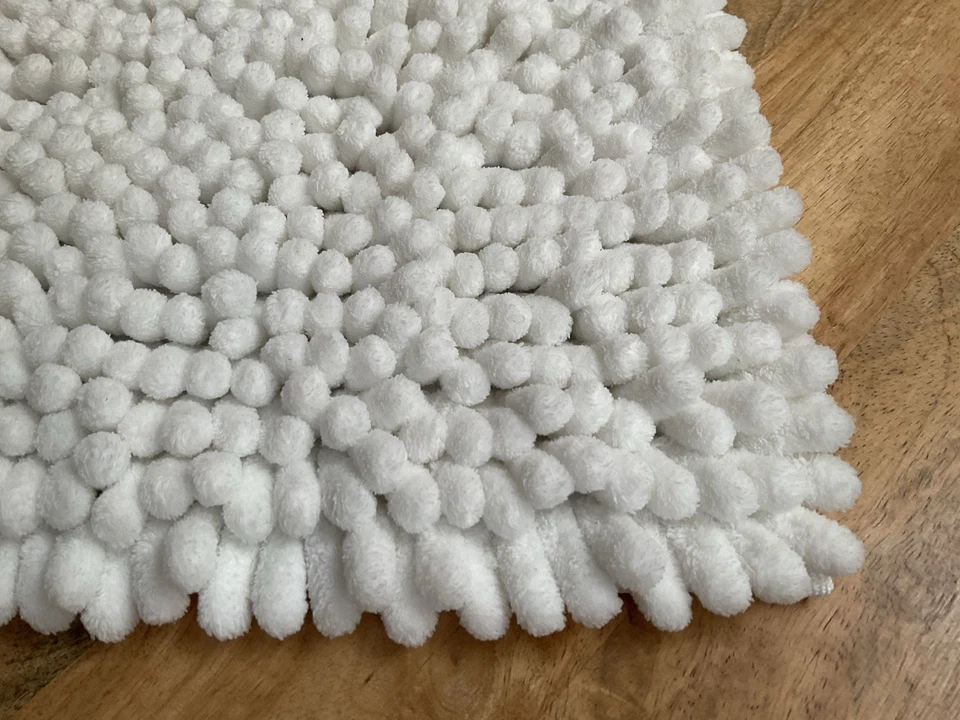 Small White Chenille Noodle Bath Rug  ~ 23.5”x 17.5”~ Soft - Image 2 of 4