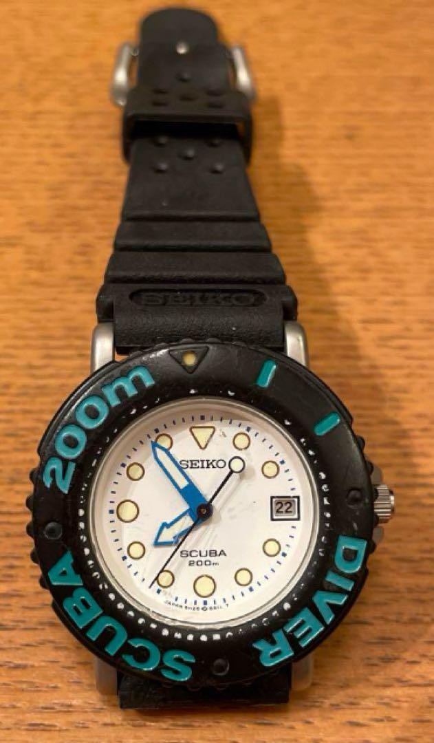 希少 SEIKO ダイバーズウォッチ 200m 5H25-6A1A レトロ Seiko Scuba 5H25-6A1A Vintage Date 200M White Blk Quartz