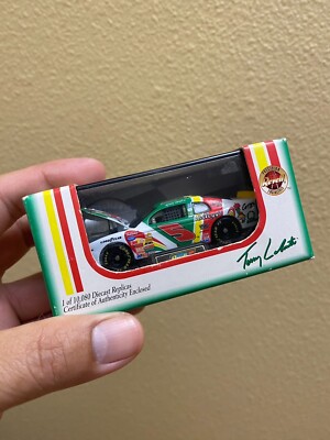 Revell 98 Chevrolet Monte Carlo Terry Labonte #5 Kellogg's Corn Flakes   1:64