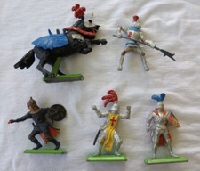 5 Vintage England Britains plastic  metal Toy Knights Soldiers Horses L9