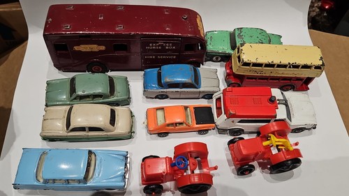 Lote de trabajo Dinky, Matchbox, Corgi Toys One Is Dinky Supertoys, coleccionables - Imagen 1 de 3