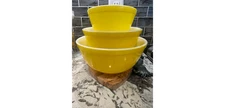 VTG Pyrex yellow Mixing Bowl Set (3 pc - 401, 402 & 403)