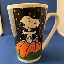 Snoopy Great Pumpkin Coffee Mug Peanuts Worldwide LLC 14 Ounce Halloween Fall 5”