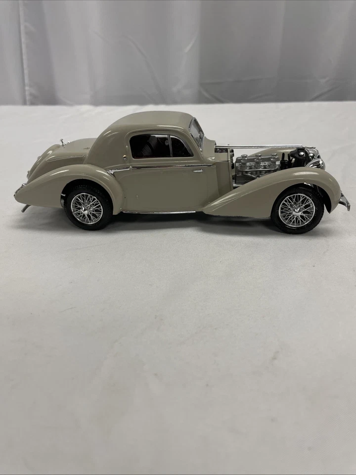 Signature Models 1947 Delahaye 135M 1:24 Model - Image 4 of 4