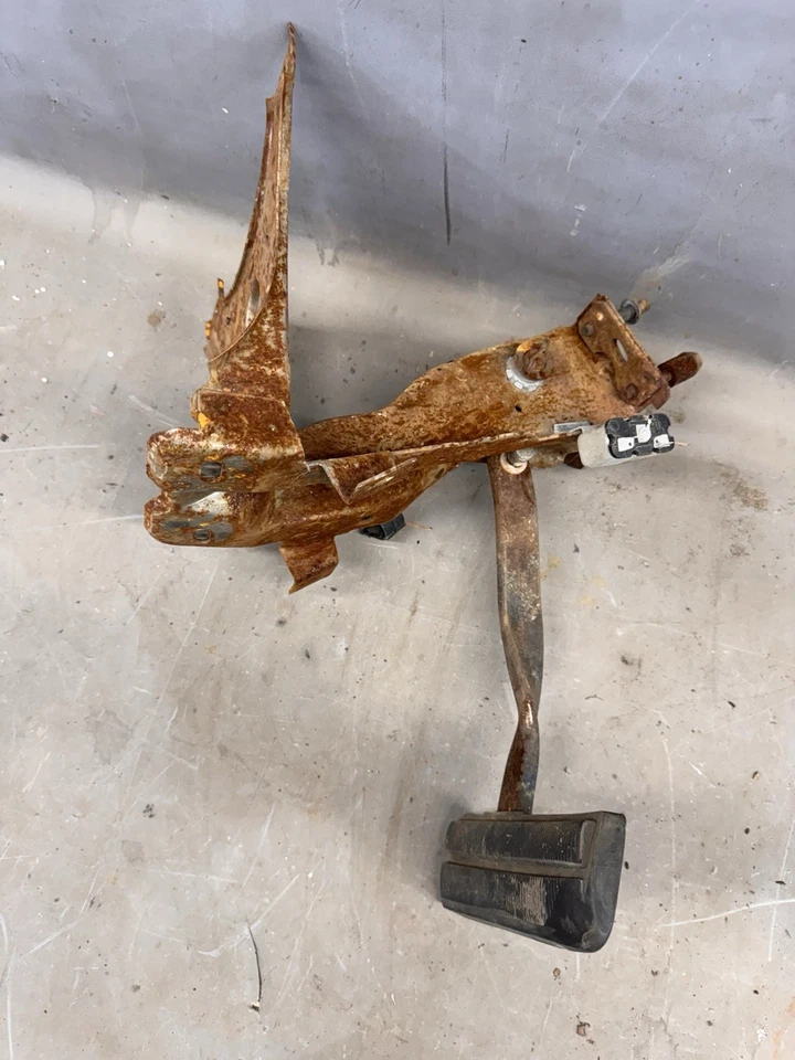 Ford Galaxie 1967 1968 conjunto de pedal de freno cortafuegos transmisión automática OEM Foto 3 de 4