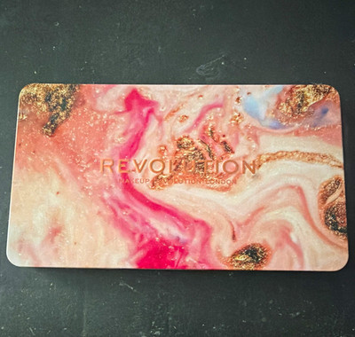 Revolution Forever Flawless Affinity Eyeshadow Palette 18 Shades Shimmer Matte