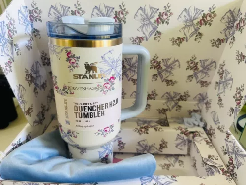 Stanley x LoveShackFancy 40oz Holiday Tumbler – Elegant Rosa Beaux Blue - Picture 9 of 9