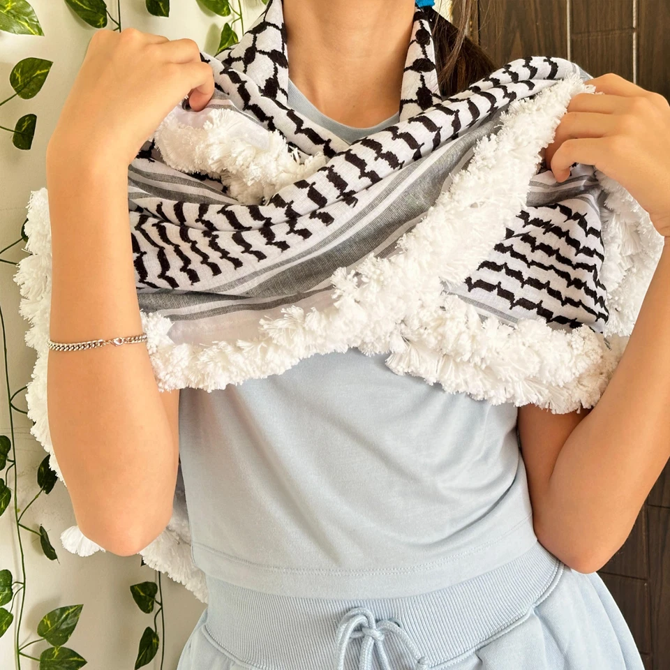 Bufanda/keffiyeh palestina con flecos hechos a mano y medalla intercambiable Foto 2 de 4