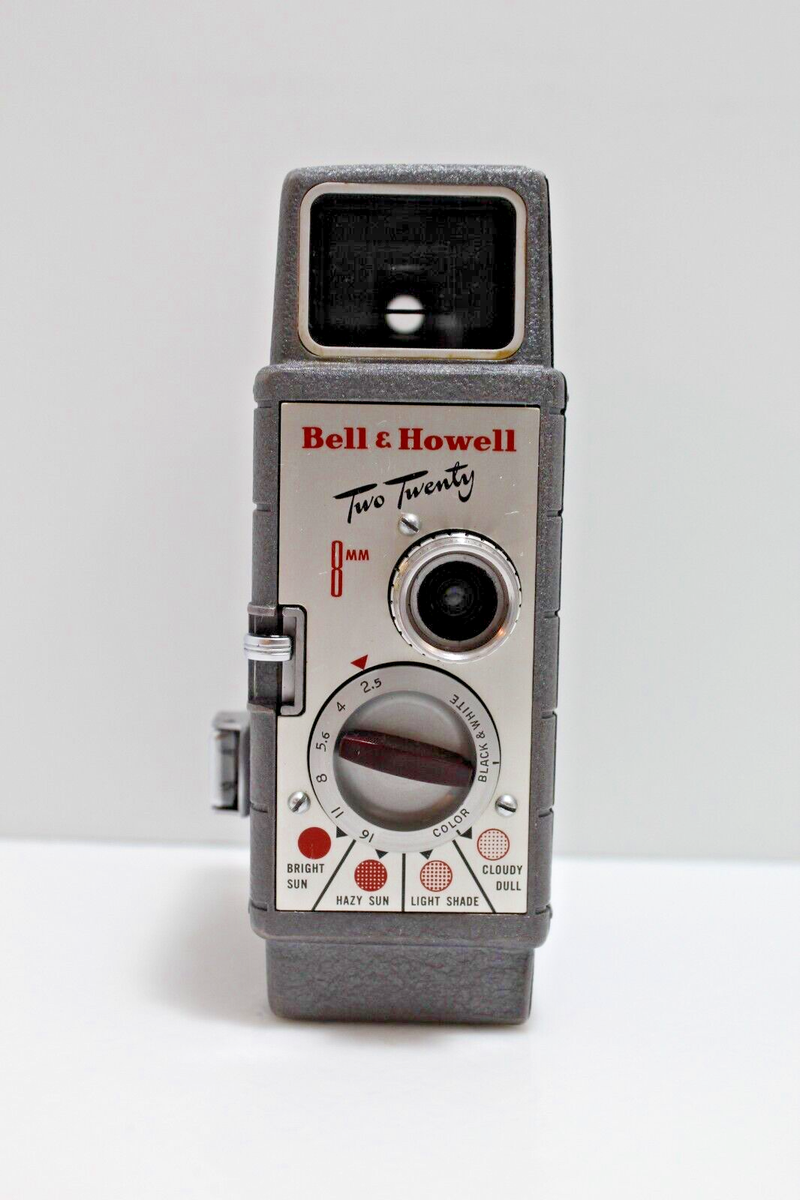 Video camera Bell & Howell Two Twenty S 8 mm, with a