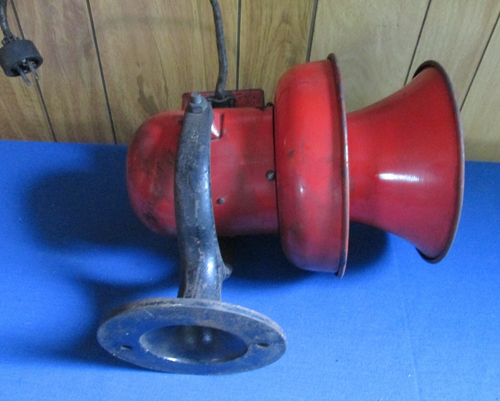 Vintage Federal Sign & Signal Corporation Siren for parts or repair - Picture 8 of 8