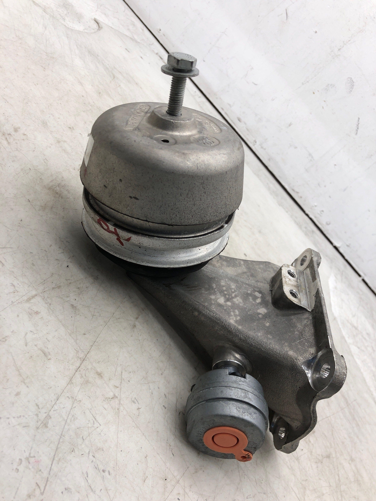 2019-2023 ASTON MARTIN VANTAGE 4.0L LEFT REAR TRANSMISSION MOUNT HY53-6068-AA
