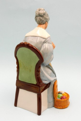 Royal Doulton Character Figurine *EMBROIDERING* HN2855 - (1980-1990) - Excellent - Picture 7 of 13