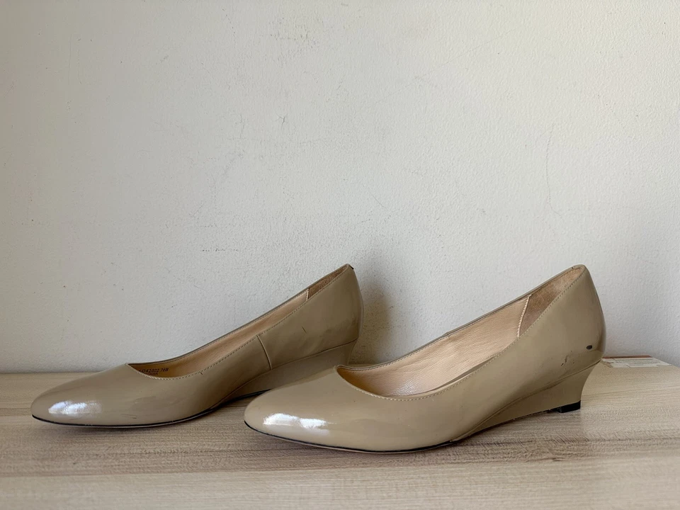 Cole Haan Womens sz 7.5B Nude patent leather wedge pumps shoes - Image 4 of 4