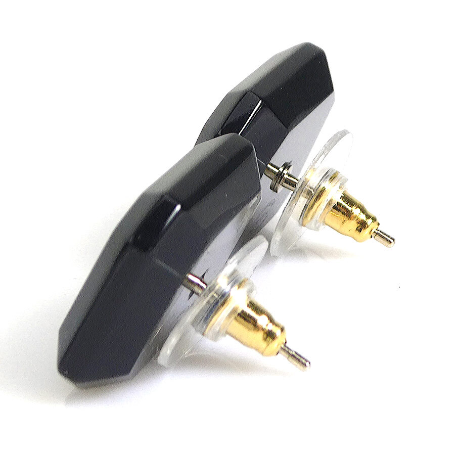 Auth CHANEL CC Logo Pierce Earrings Black/Gold Resin/Metal Auth CHANEL CC Logo Pierce Earrings Black/Gold Resin/Metal