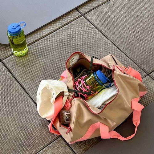 Bolsa de Lona Brillante: Gimnasio, Deportiva, Bolsa Larga de Fin de Semana - Color: Rosa del Desierto *EN MANO - Imagen 10 de 21