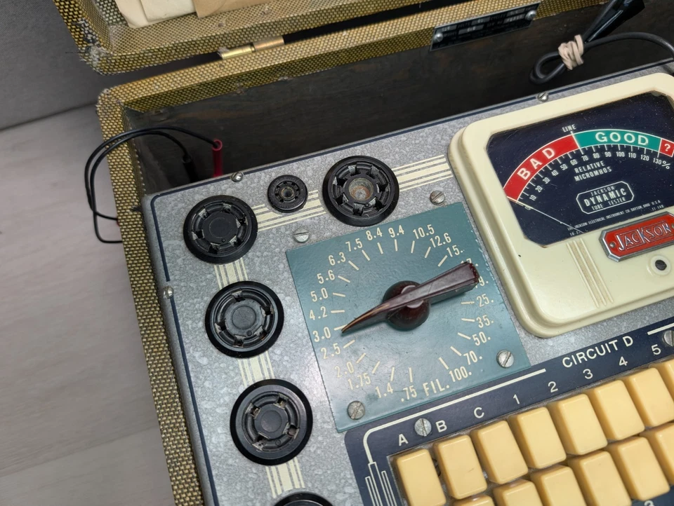 Probador de tubos vintage Jackson modelo 648 equipo de prueba electrónico - enciende Foto 4 de 4
