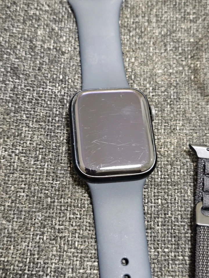 Apple Watch Series 8, photo 2 of 5
