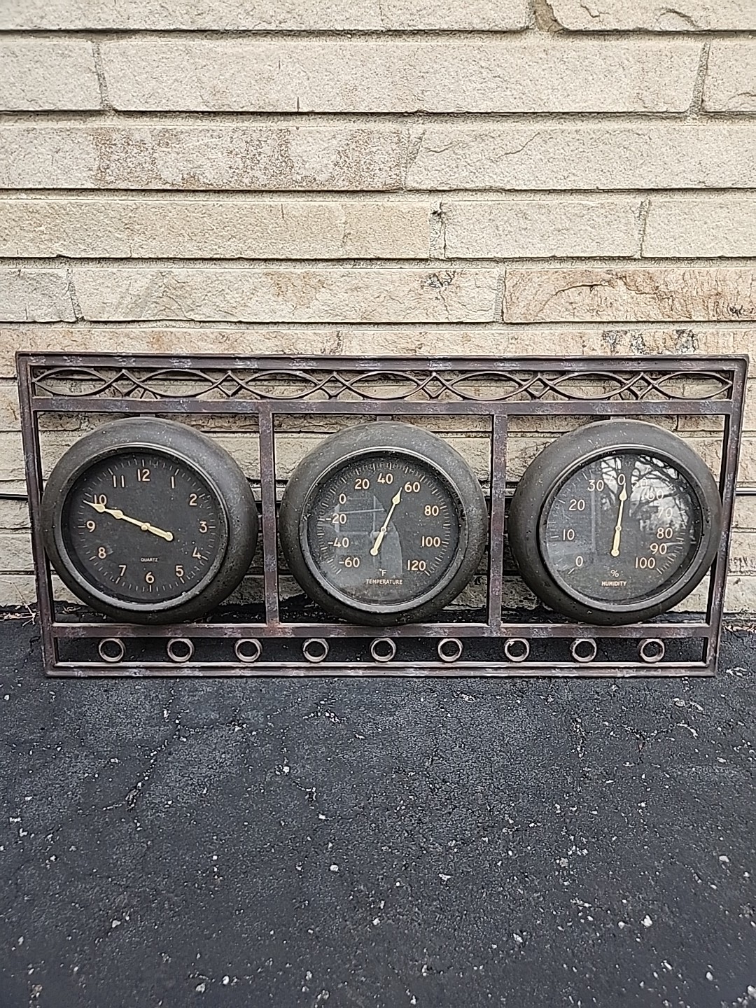 With Clock Temperature Gauge And Humidity Gauge Wall Mounted
