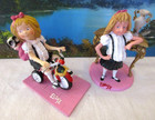 Lot of 2 Madame Alexander Eloise figurines; "On the Go" & Table w/ Vase Both #'d — photo 1