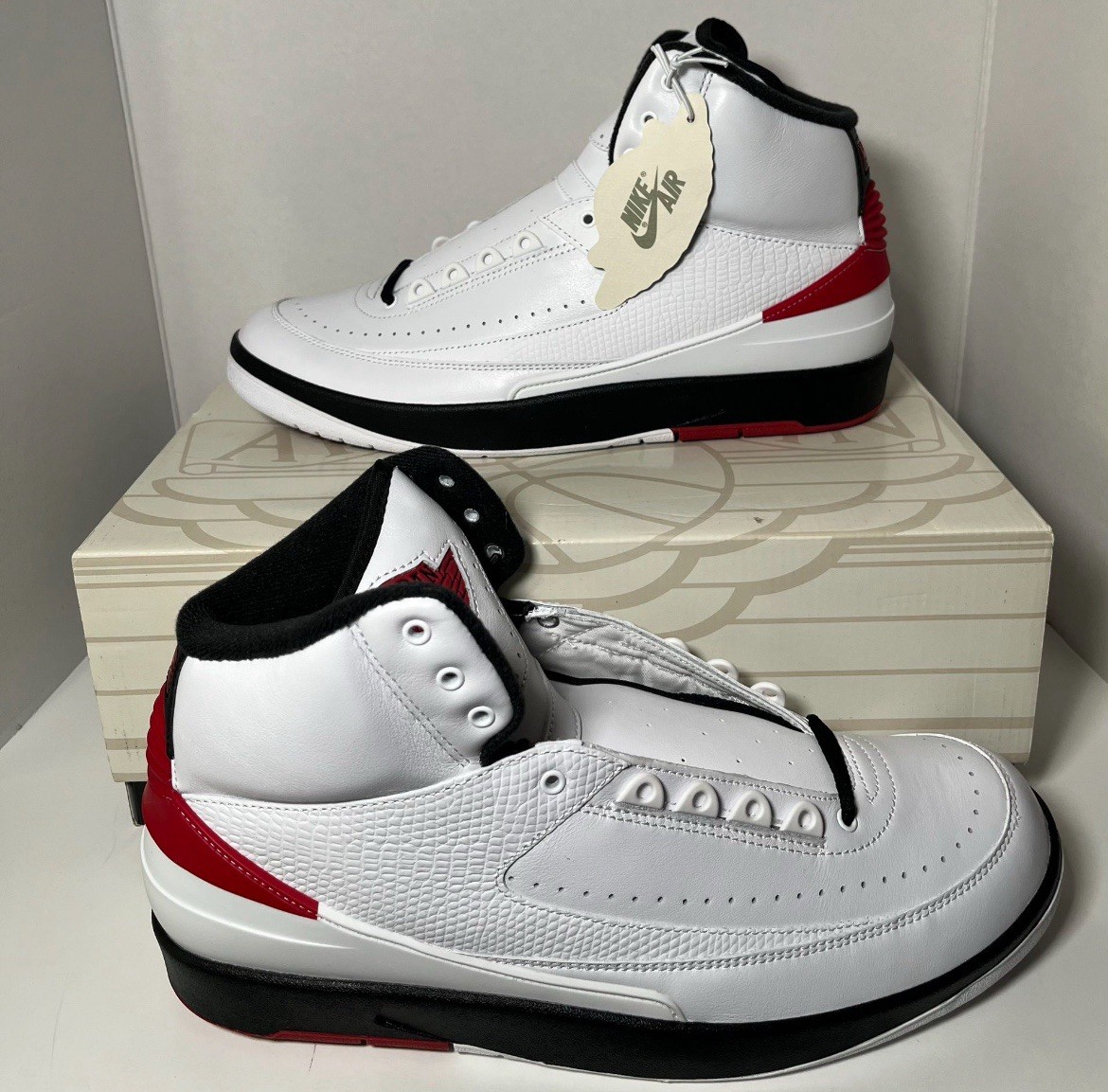 Nike Air Jordan 2 Retro OG Chicago 2022 White Red Men display picture 2