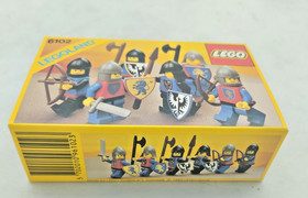 LEGO 6102 Castle Mini Figures VERY GOOD NEW MISB Knights Lion Knights 6080 6067