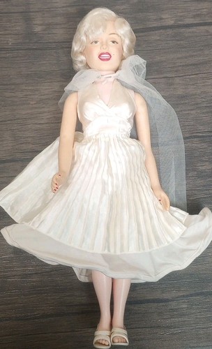 Marilyn Monroe Puppe The Seven Year Itch 20th Century Fox, 17", Tristar, ohne Ständer - Bild 1 von 4