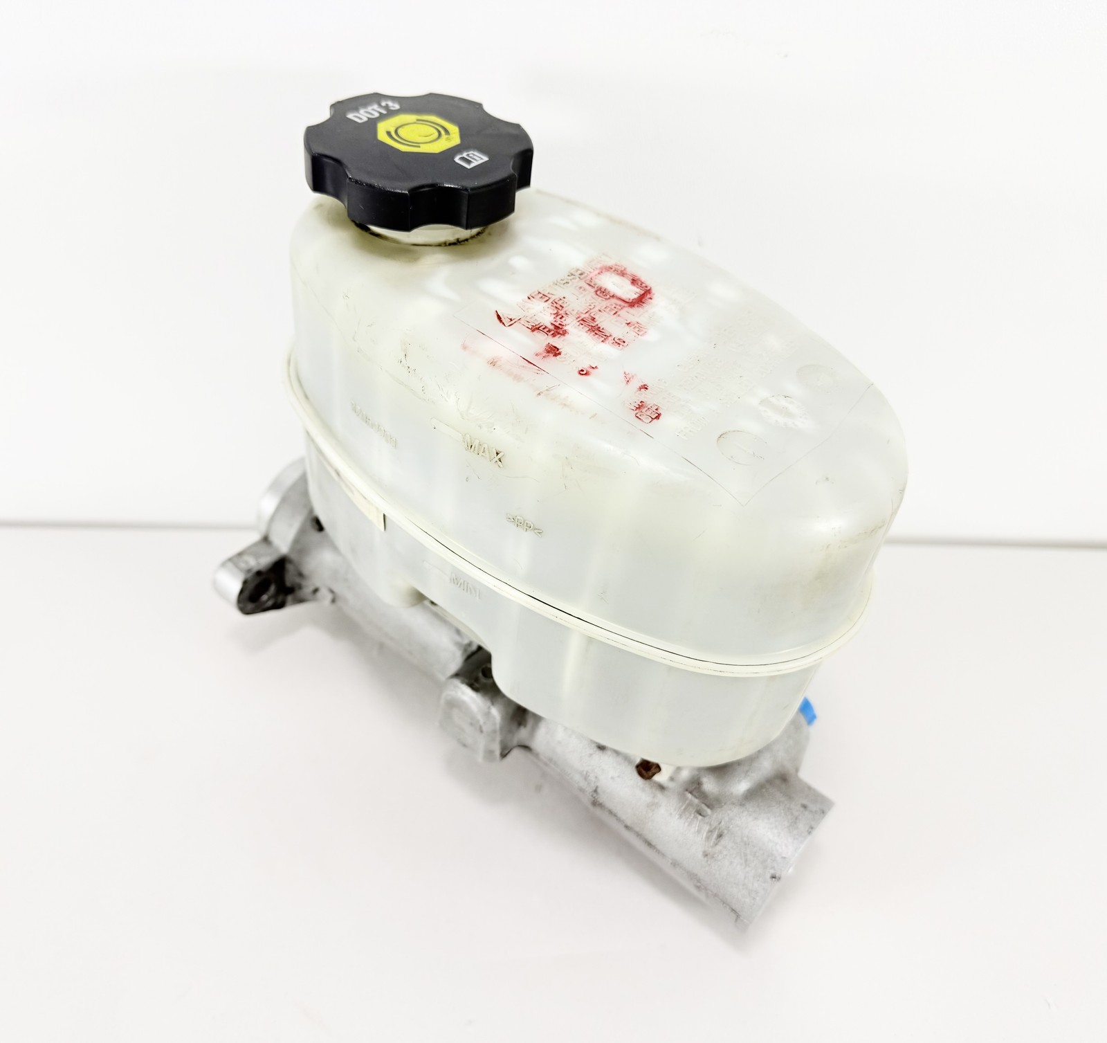 2009-2014 Chevrolet Silverado 2500 3500 Brake Master Cylinder With Reservoir OEM