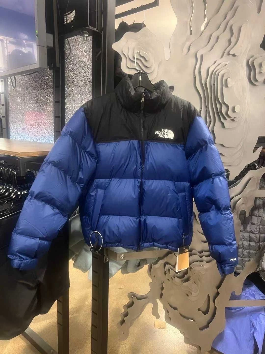The North Face Mens 1996 Retro nuptse jacket 700 down /ESTATEBLUE/$330/L
Opens in a new window or ta
