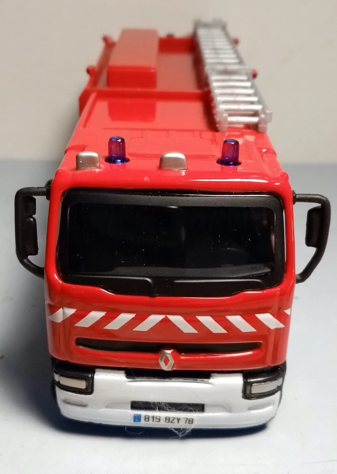 BURAGO 1/50 RENAULT PREMIUM GICAR VIGILI DEL FUOCO ITEM 3200 - Immagine 3 di 3