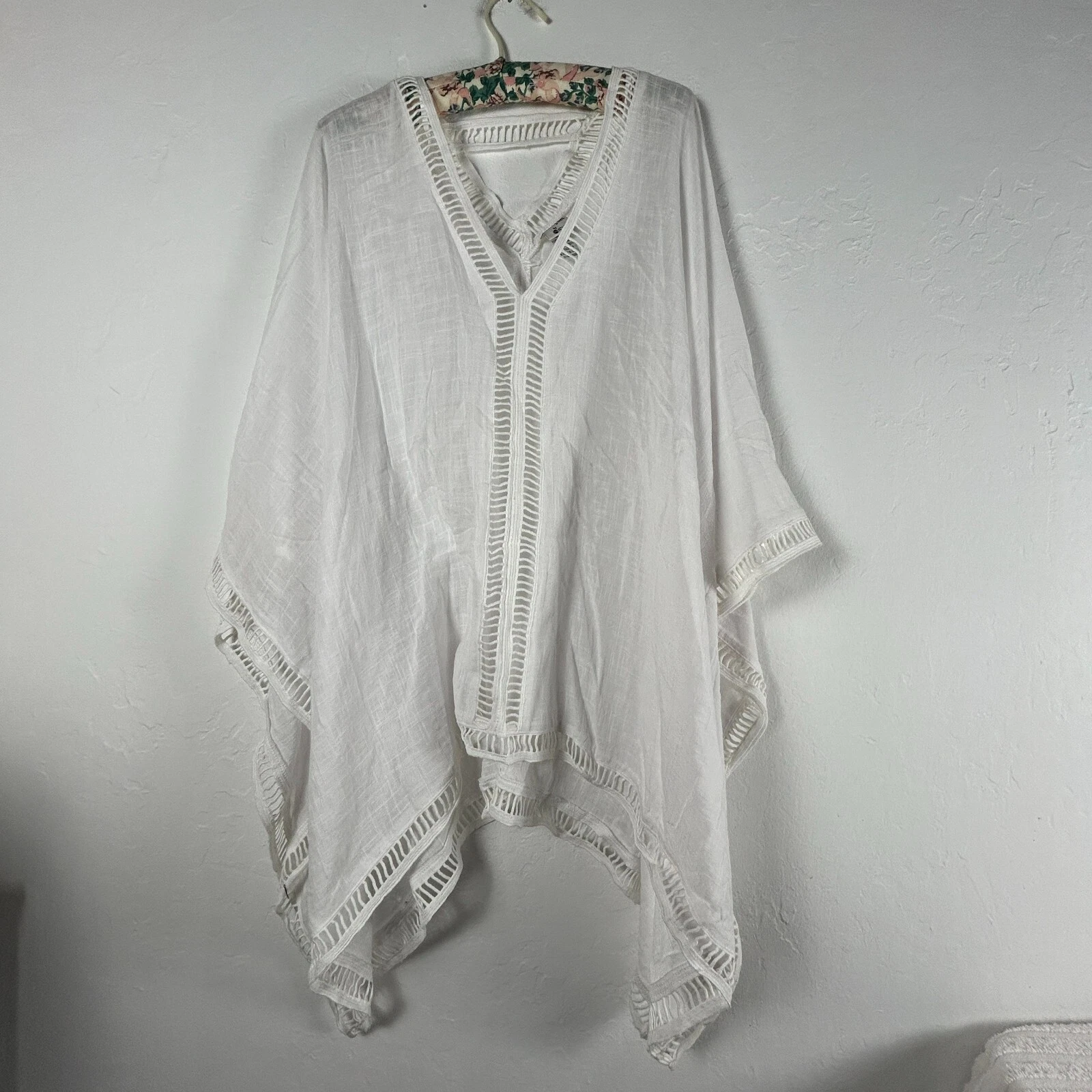 Mind Set By XCVI Women's Oversized Crochet Trim Poncho Sweater White Large