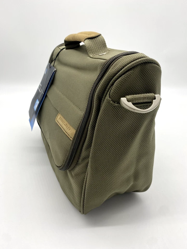 Briggs and Riley Hanging Toiletry Kit - Image 4 of 4