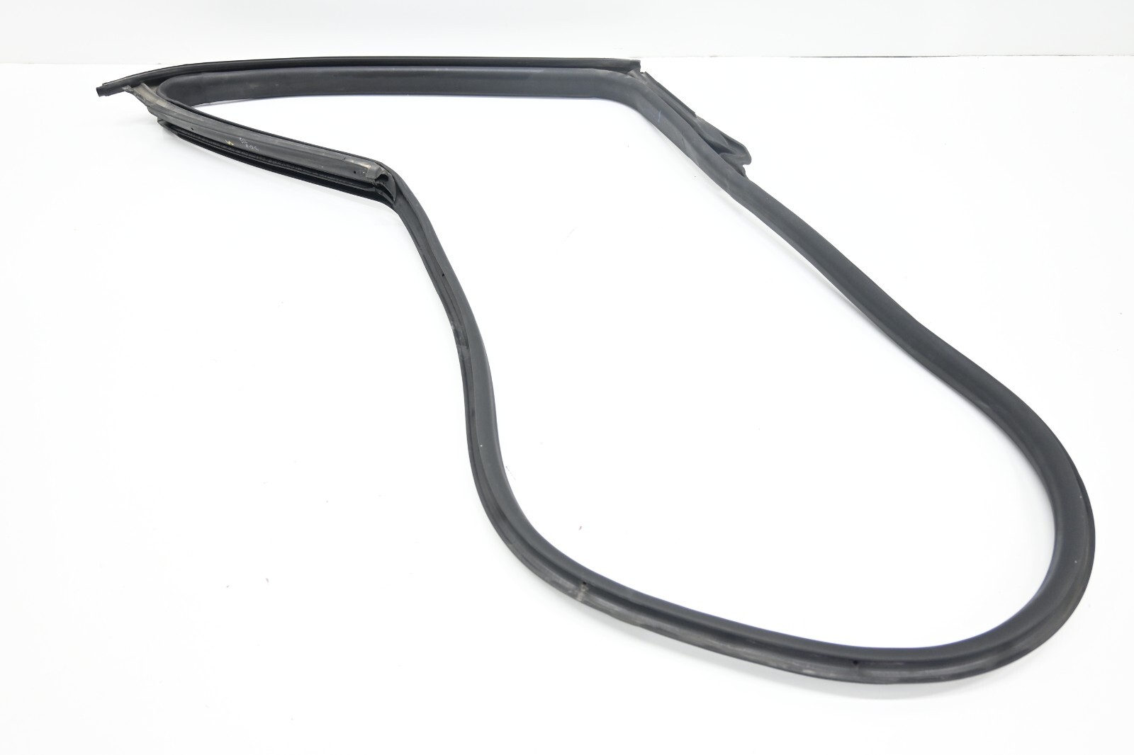 ⭐ 14-20 Maserati Ghibli Quattr Rear Left Weatherstrip Rubber Gasket Seal Oem