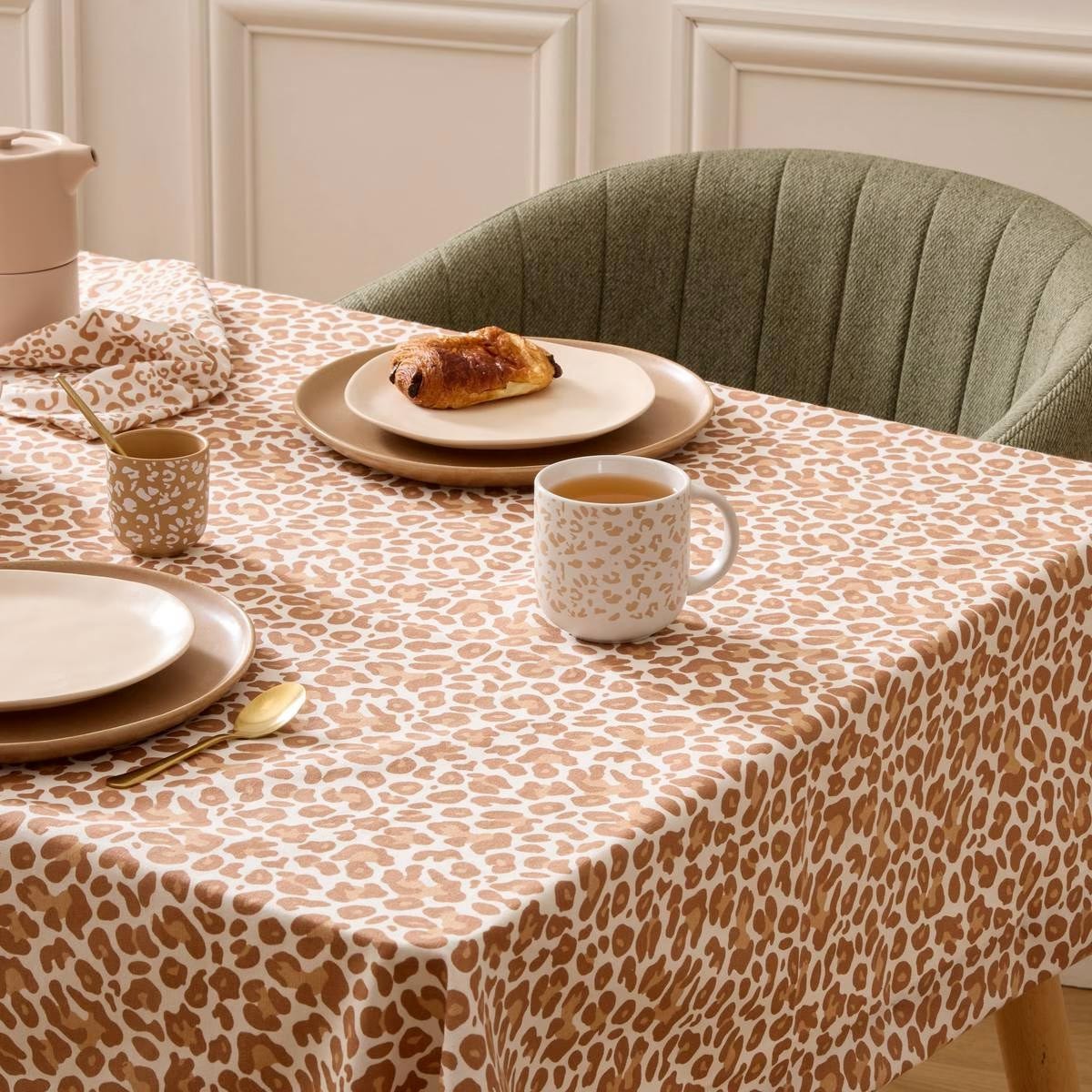 Nappe en coton Leopardi beige lavable et résistante pour protéger la table des enfants