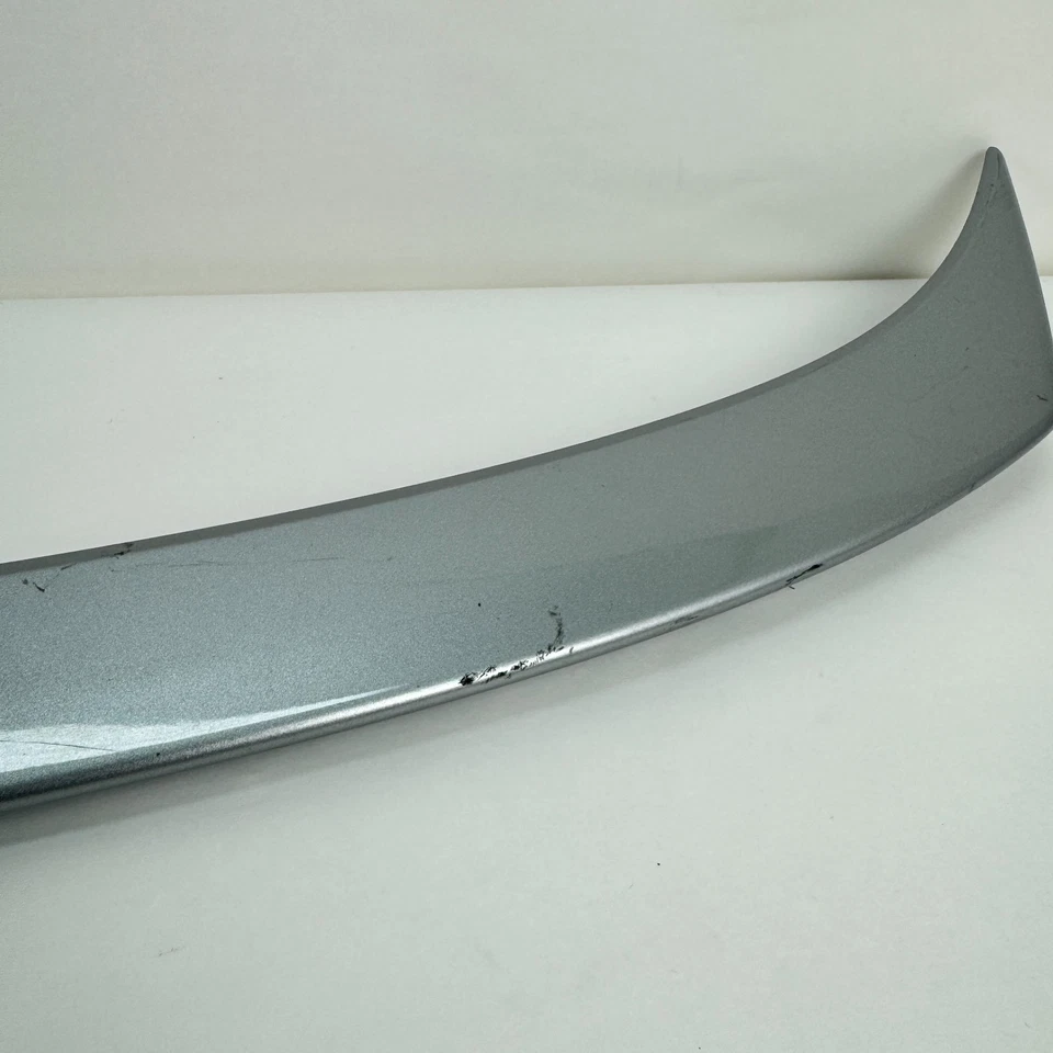 Оригинальный серебристый спойлер крыло на заднюю крышку багажника Toyota Camry 2018–2024 годов выпуска 76085-06905 - Изображение 4 из 4