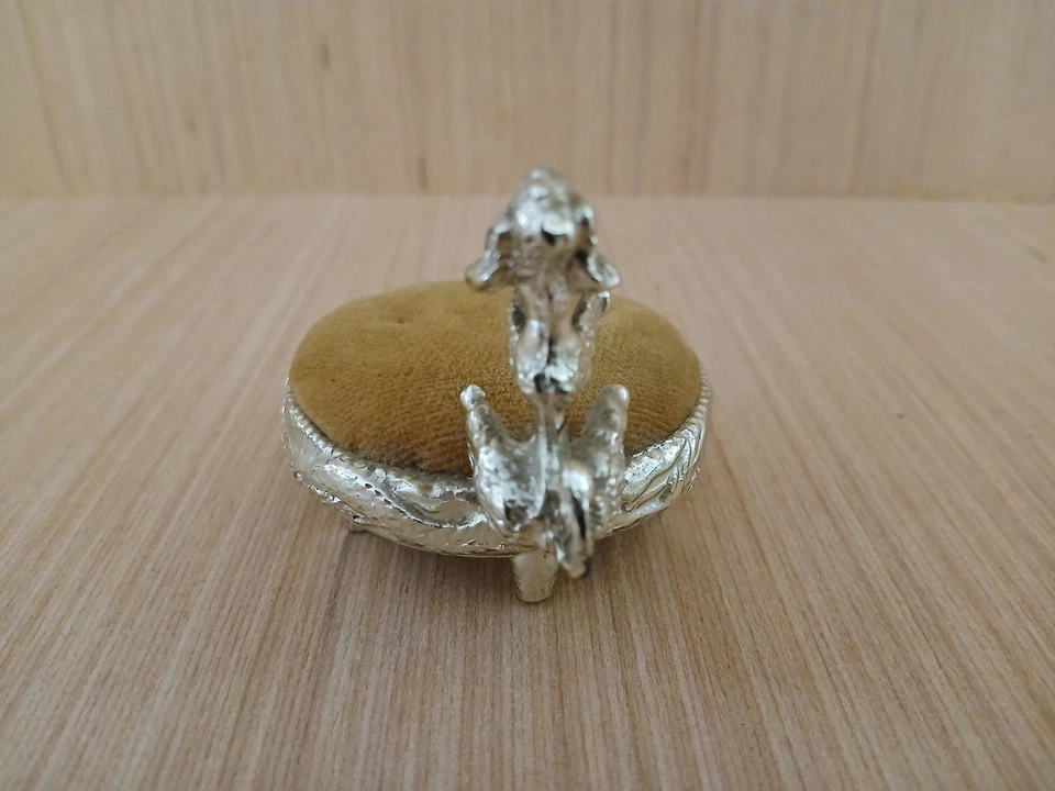 Cojín de alfiler de caniche de metal plateado vintage soporte de aguja de coser idea de regalo Foto 4 de 4