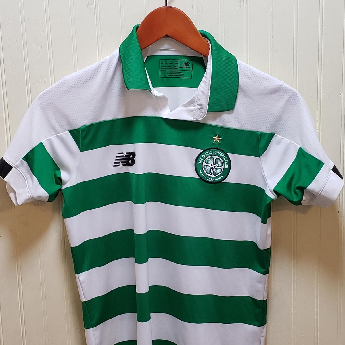 セルティックCeltic FC Umbro シャツ 緑 白のストライプ Celtic FC Shirt Jersey Boys Large Green White Striped Soccer New