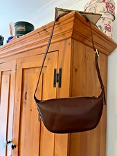 Woman's Handbags Madewell The Sling Crossbody Bag in Leather