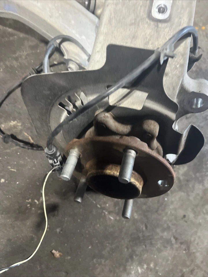 Nissan 370z 2010 2015 eje delantero derecho nudillo cojinete buje brazo Foto 4 de 4